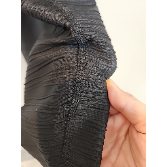 Beyond Yoga Wavy Textured 7/8 Black Leggings Size‎ Small - Picture 7 of 8